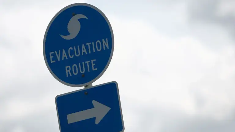 Hurricane evacuation sign on northbound I-45 in League City, Texas, in 2007.